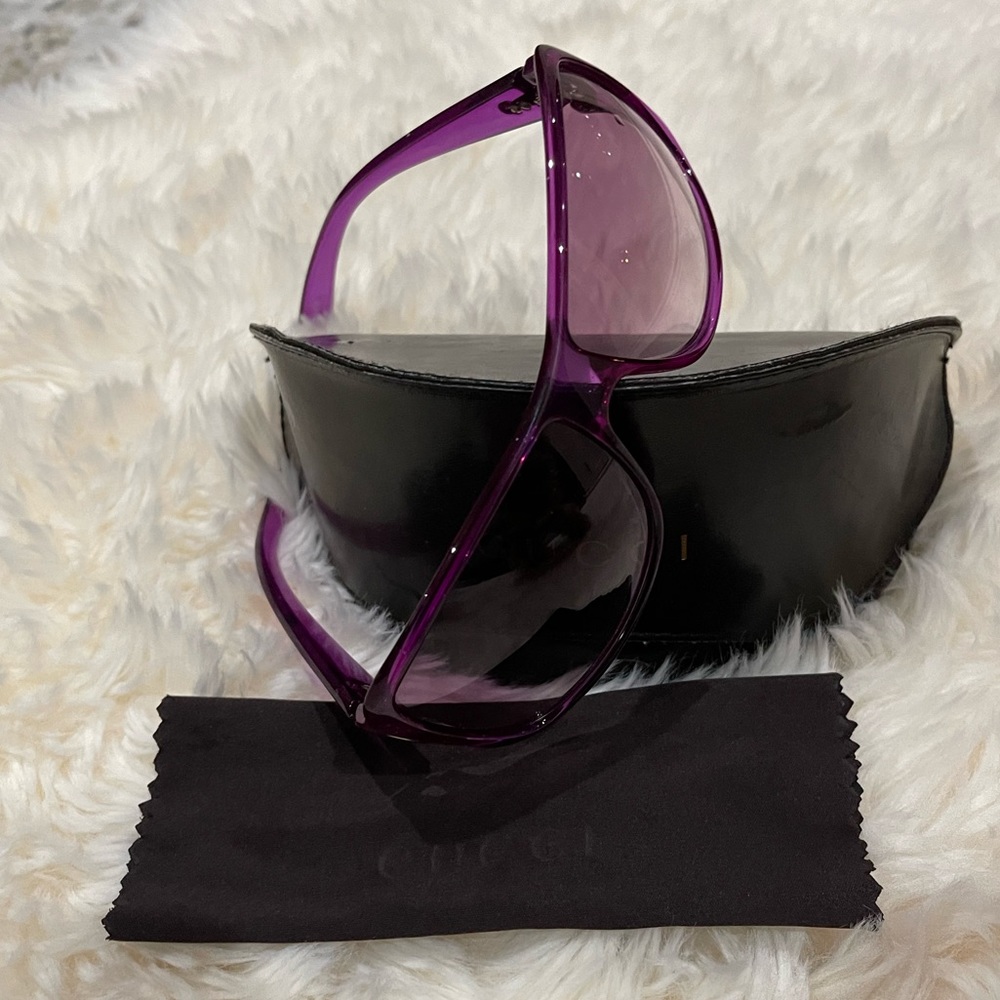 Gucci Women’s Purple Oversized Sunglasses - Picture 3 of 8